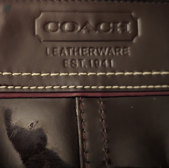 EUC Coach maroon patent leather wristlet zip top black cloth interior, charm - Picture 6 of 6